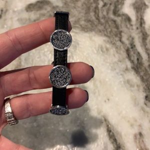 Beautiful black & silver leather bracelet ☺️🍾❤️